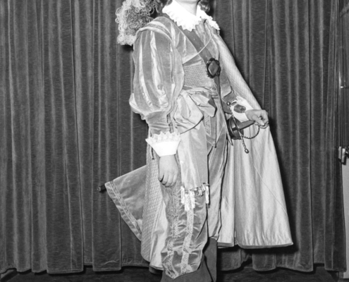 Foto sezione teatro Sergio Fantoni: 1953 Cyrano de Bergerac di Edmond Rostand. Regia di Raimond Rouleau. Con Gino Cervi, Edda Albertini, Paolo Carlini, Tino Buazzelli, Dina Sassoli. 1953.