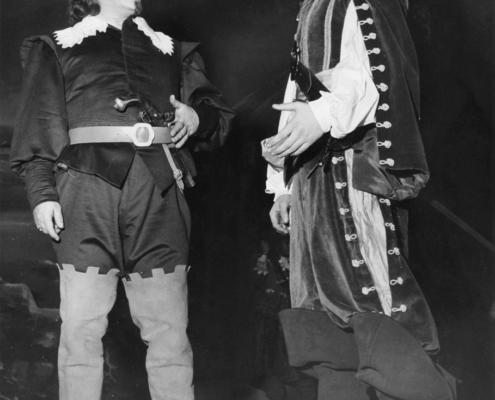Foto sezione teatro Sergio Fantoni: 1953 Cyrano de Bergerac di Edmond Rostand. Regia di Raimond Rouleau. Con Gino Cervi, Edda Albertini, Paolo Carlini, Tino Buazzelli, Dina Sassoli. 1953.