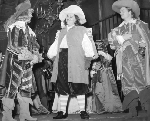 Foto sezione teatro Sergio Fantoni: 1953 Cyrano de Bergerac di Edmond Rostand. Regia di Raimond Rouleau. Con Gino Cervi, Edda Albertini, Paolo Carlini, Tino Buazzelli, Dina Sassoli. 1953.