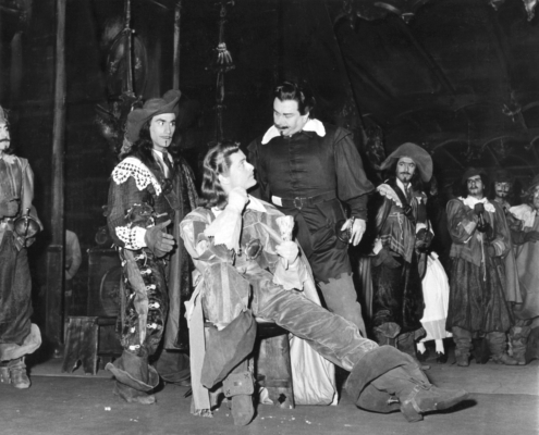 Foto sezione teatro Sergio Fantoni: 1953 Cyrano de Bergerac di Edmond Rostand. Regia di Raimond Rouleau. Con Gino Cervi, Edda Albertini, Paolo Carlini, Tino Buazzelli, Dina Sassoli. 1953.