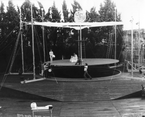 La tempesta di W. Shakespeare. Traduzione di Fernanda Pivano. Regia di Virginio Puecher. Con Mattia Sbragia, Valeria Ciangottini e la compagnia degli Associati. 1975.