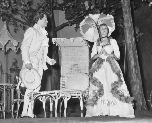 Foto sezione teatro Sergio Fantoni: La trilogia della villeggiatura di C. Goldoni. Regia di Giorgio Strehler. Con Valentina Fortunato, Tino Carraro, Sergio Tofano, Ione Morino, Marcello Giorda, Franco Graziosi, Ottavio Fanfani. 1954