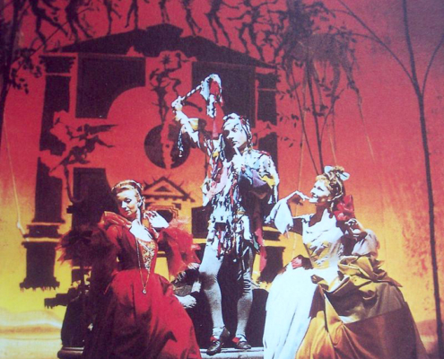 Foto sezione teatro Sergio Fantoni: Rosalinda o Come vi piace di W. Shakespeare. Regia L.Visconti. Costumi di Salvator Dali. Compagnia Morelli – Stoppa, con V. Gasman, Ruggero Ruggeri, Carlo Tamberlani, Luisa Rossi, Ermanno Randi, Gabriele Ferzetti, Marcello Mastroianni, Rossella Falck, Emilio Bonucci, Caprioli, Luciano Salce. 1948