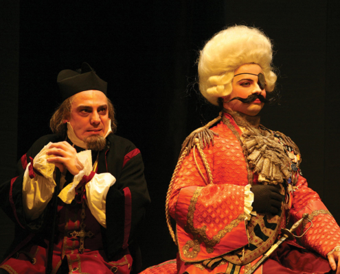 La Commedia di Candido da Voltaire. Di Stefano Massini. Regia di Sergio Fantoni. Con Ottavia Piccolo, Vittorio Viviani, Massimiliano Giovanetti, Natalia Magni, Francesca Farcomeni, Desireè Giorgetti, Alessandro Pazzi. 2008.